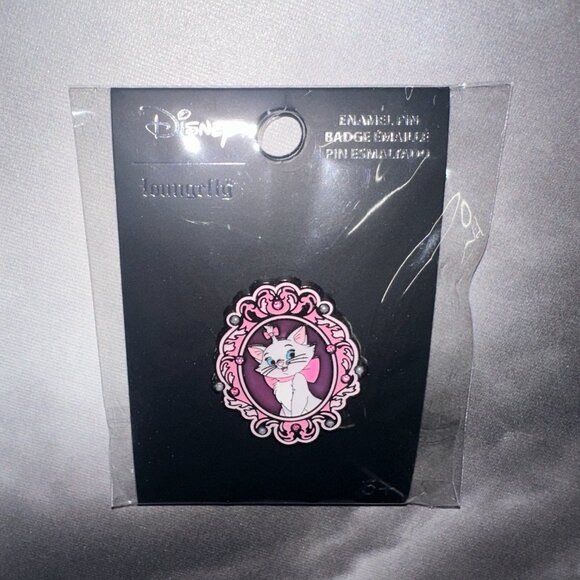 NEW Loungefly Disney The Aristocats Marie Cameo Enamel Pin - Picture 2 of 3